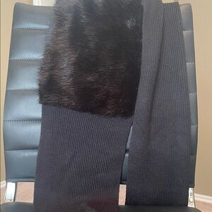 Banana Republic Luxurious Black Fur-Trimmed Scarf